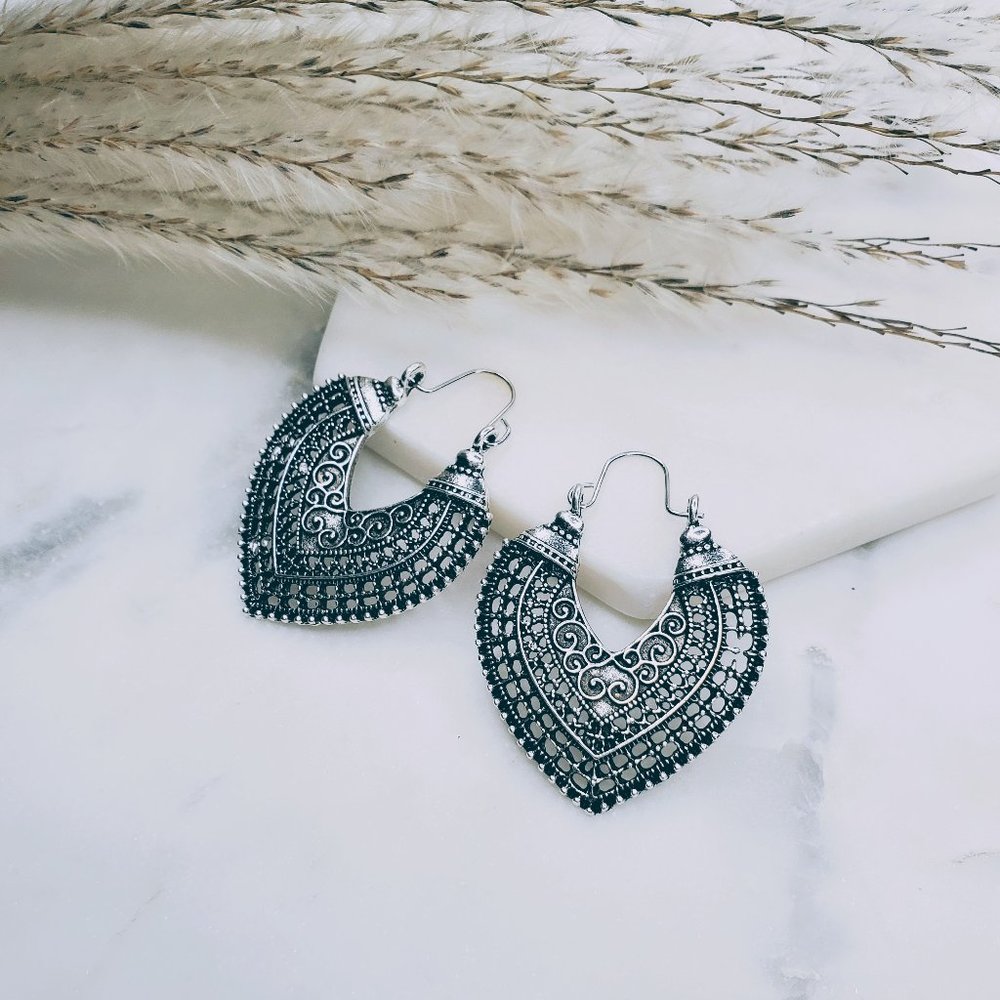 5 for $25 Boho Retro Heart Statement Earrings - Picture 4 of 6